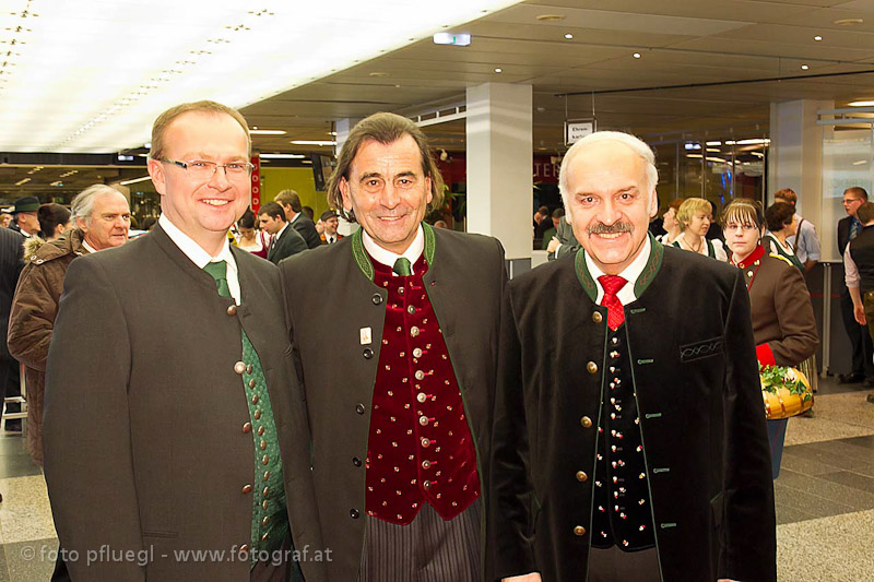 Mag. Johannes Waidbacher (Bürgermeister Braunau), Hans Steindl (Bürgermeister von Burghausen BRD), Friedrich Schwarzenhofer (Bürgermeister Mattighofen)