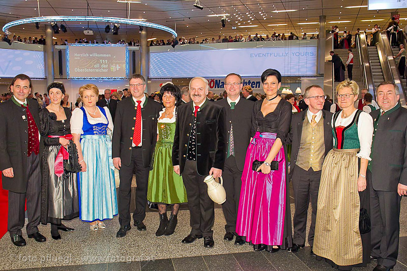 Hans Steindl (Bürgermeister von Burghausen BRD), Friedrich Schwarzenhofer (Bürgermeister Mattighofen), Mag. Johannes Waidbacher (Bürgermeister Braunau) und seine Gattin, Mag. Dr. Geog Wojak (Bezirkshauptmann Braunau)