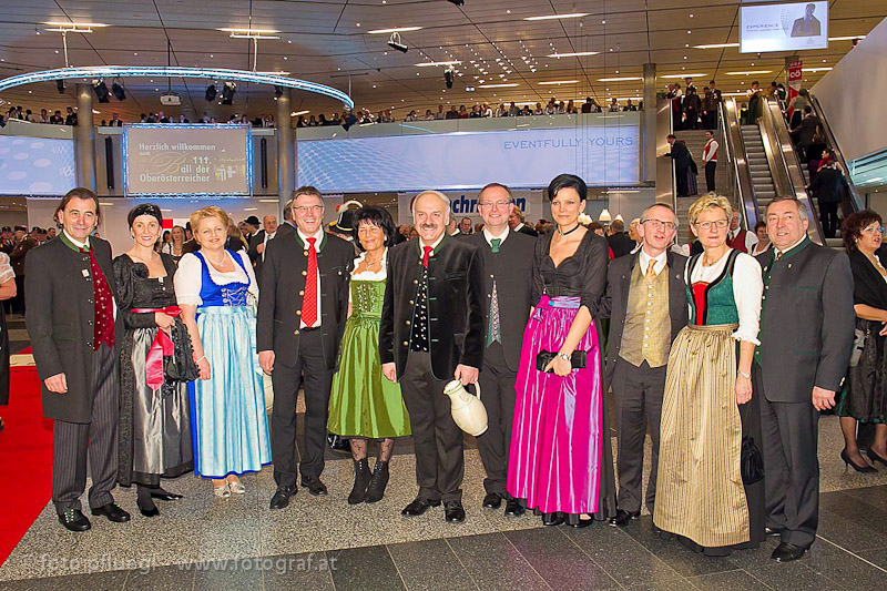 Hans Steindl (Bürgermeister von Burghausen BRD), Friedrich Schwarzenhofer (Bürgermeister Mattighofen), Mag. Johannes Waidbacher (Bürgermeister Braunau) und seine Gattin, Mag. Dr. Geog Wojak (Bezirkshauptmann Braunau), 