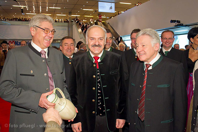 Dr. Engelbert Petrasch, Bürgermeister Friedrich Schwarzhofer und LH  Josef Pühringer 