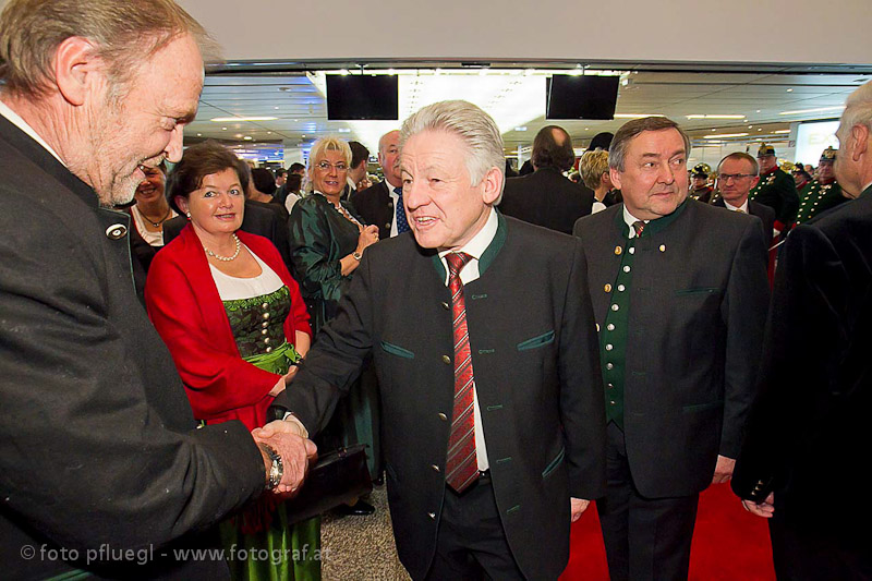 LH Josef Pühringer begrüßt die Ballgäste herzlich