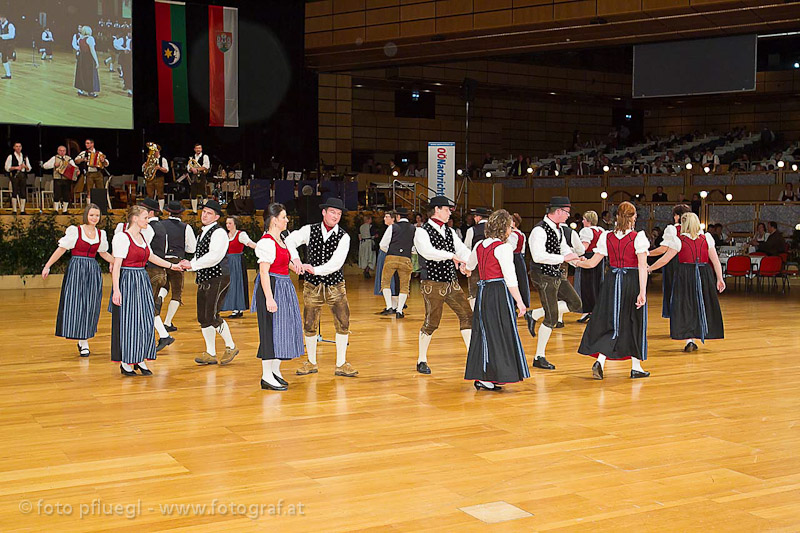 traditionelle Tanzeinlage auf dem Ball