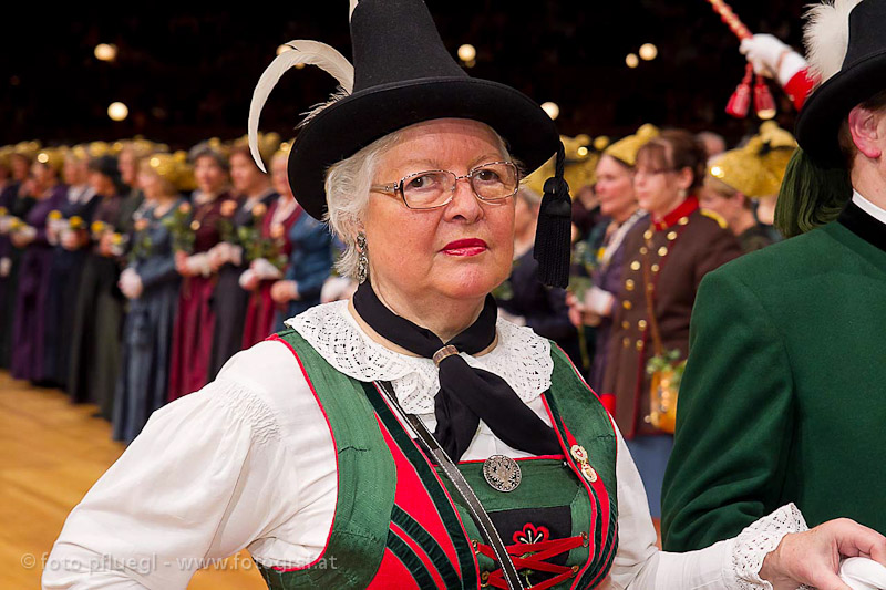 Frau in traditioneller Tracht