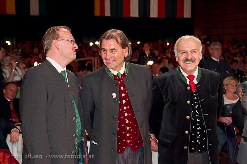 Mag. Johannes Waidbacher (Bürgermeister Braunau), 
Hans Steindl (Bürgermeister von Burghausen BRD) und 
Friedrich Schwarzenhofer (Bürgermeister Mattighofen) in guter Laune
