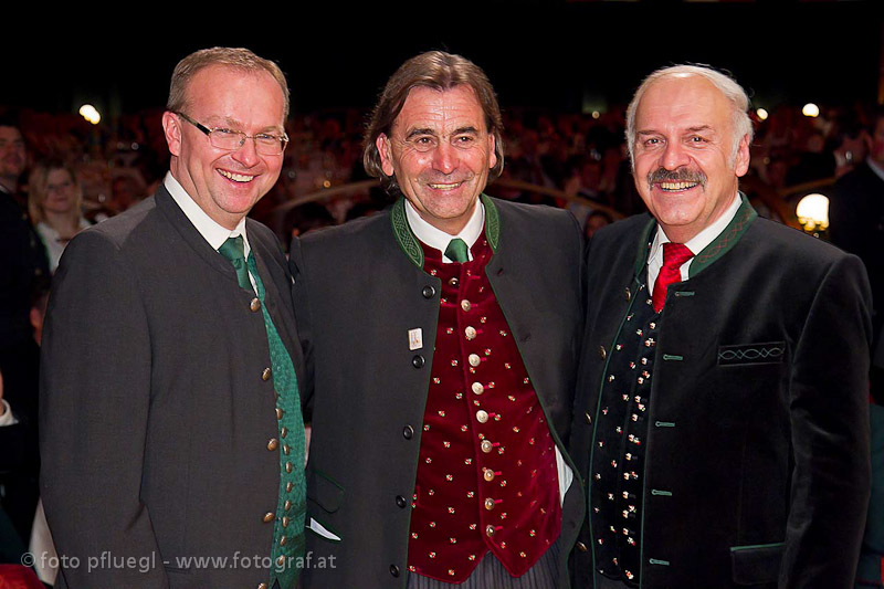 Mag. Johannes Waidbacher (Bürgermeister Braunau), 
Hans Steindl (Bürgermeister von Burghausen BRD) und 
Friedrich Schwarzenhofer (Bürgermeister Mattighofen) in guter Laune
