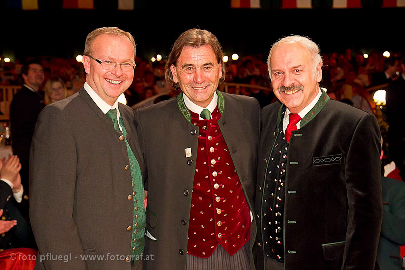 Mag. Johannes Waidbacher (Bürgermeister Braunau), 
Hans Steindl (Bürgermeister von Burghausen BRD) und 
Friedrich Schwarzenhofer (Bürgermeister Mattighofen) in guter Laune
