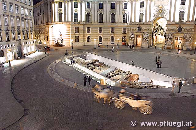 Michaelerplatz Fiaker Wien bei Nacht