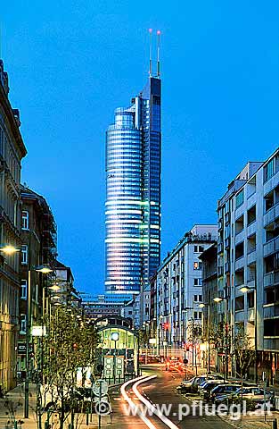 Millenniumstower Wien bei Nacht