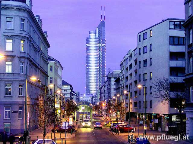 Millenniumstower bei Nacht Wienfoto Pfluegl